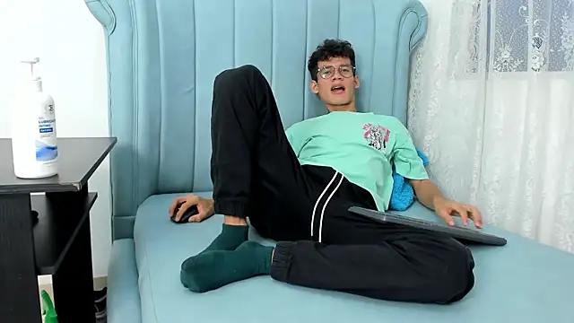 LittleMax23 online show from 11/27/25, 12:29