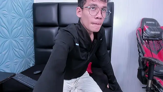 LittleMax23 online show from 11/30/25, 12:53