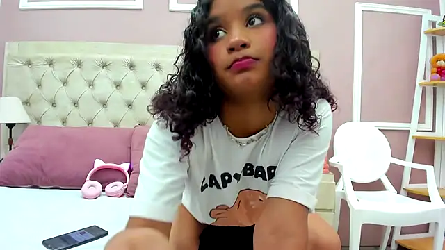 Snapshot of merlyaluna chatting on 09/18/25, 09:17 merlyaluna online show from 09/18/25, 09:17