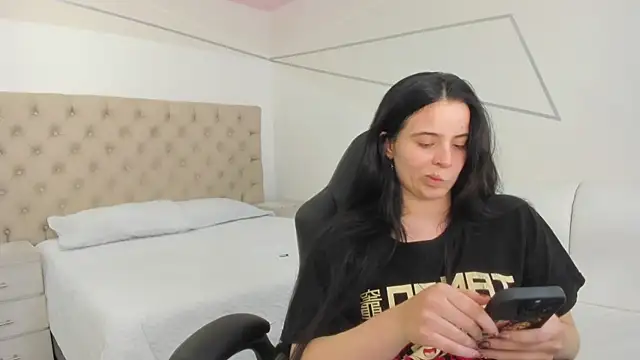 Snapshot of ChannelWhite_ chatting on 09/29/25, 10:36 ChannelWhite online show from 09/29/25, 10:36