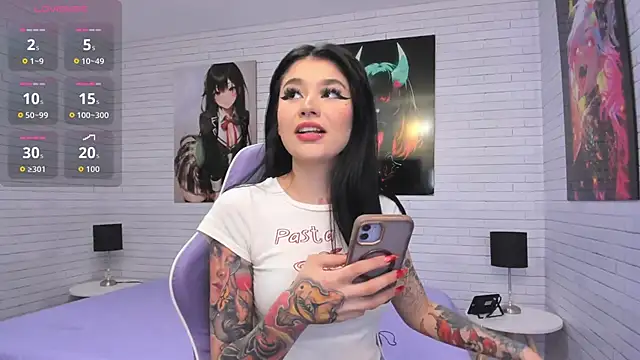 Snapshot of BellaClarck chatting on 09/16/25, 03:29 BellaClarck online show from 09/16/25, 03:29