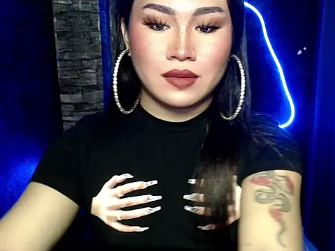 Snapshot of pretty_lassy chatting on 10/13/25, 11:54 pretty lassy online show from 10/13/25, 11:54