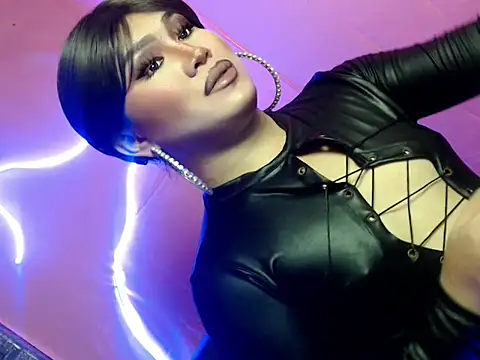 Snapshot of pretty_lassy chatting on 11/17/25, 02:23 pretty lassy online show from 11/17/25, 02:23