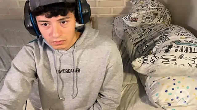 feeelipe2007 online show from 02/15/26, 07:21