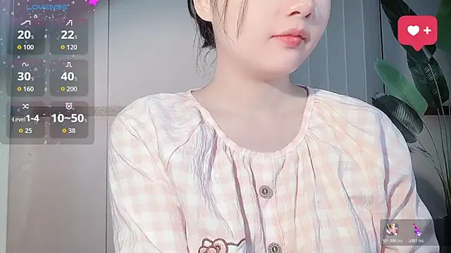 LINNIE05 online show from 11/29/25, 08:39