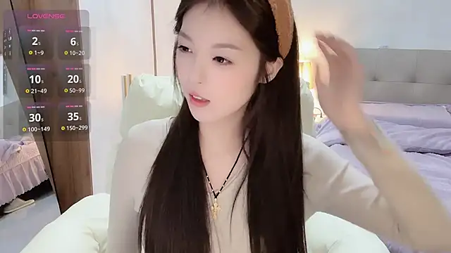 Snapshot of T-LL77- chatting on 11/12/25, 04:07 T-LL77- online show from 11/12/25, 04:07