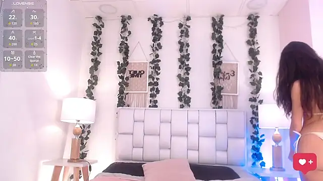 Snapshot of Coralgh_ chatting on 09/15/25, 12:27 Coralgh online show from 09/15/25, 12:27