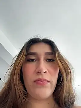 Isa Villamarin online show from 10/07/25, 03:20