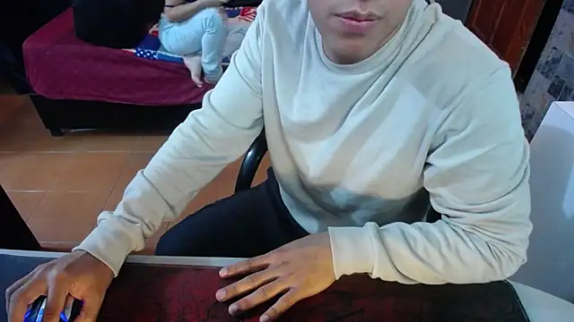 Snapshot of Little_Kmi chatting on 10/27/25, 02:10 Little Kmi online show from 10/27/25, 02:10