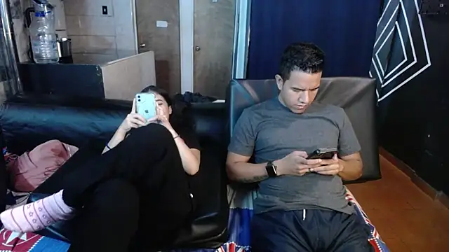 Snapshot of Little_Kmi chatting on 11/21/25, 04:38 Little Kmi online show from 11/21/25, 04:38