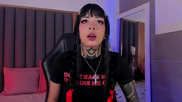 misstomie  online show from 10/22/25, 02:50