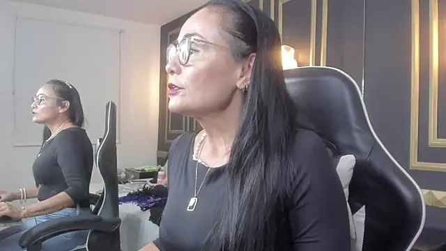 yulitza1025 online show from 02/24/26, 12:25