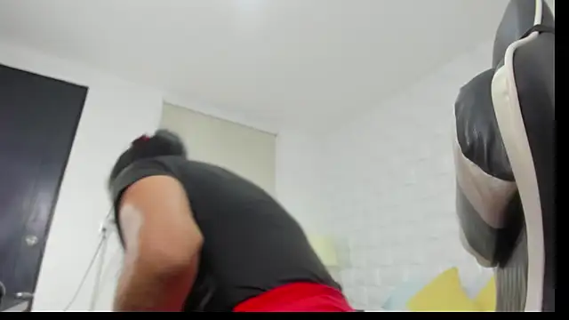 yulitza1025 online show from 02/27/26, 11:54