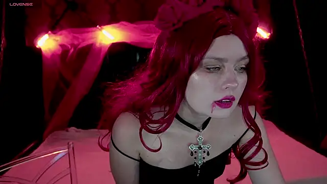 Snapshot of RedDoll_ chatting on 10/31/25, 01:56 RedDoll online show from 10/31/25, 01:56