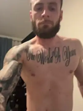 Snapshot of Wyrolowanyyy chatting on 12/19/25, 08:27 Wyrolowanyyy online show from 12/19/25, 08:27