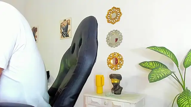  Tarekk  online show from 09/24/25, 01:47