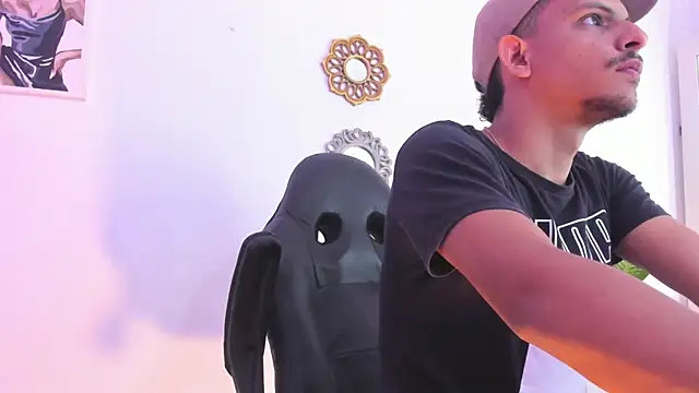  Tarekk  online show from 09/29/25, 02:22