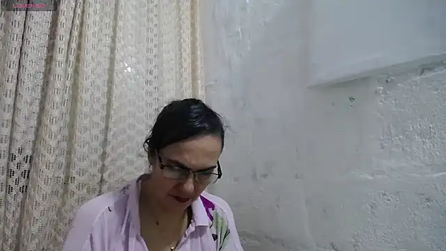 gabbyparker  online show from 09/17/25, 09:33