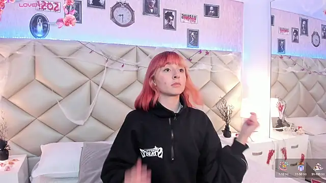 dafnne hall online show from 10/21/25, 04:24