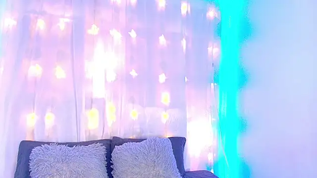 Snapshot of LilyRousee chatting on 11/15/25, 06:15 LilyRousee online show from 11/15/25, 06:15