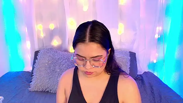 Snapshot of LilyRousee chatting on 11/21/25, 12:54 LilyRousee online show from 11/21/25, 12:54