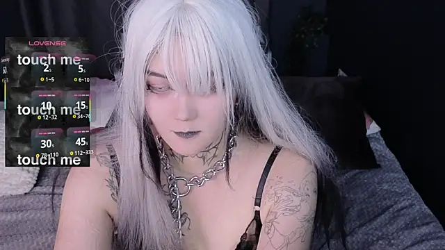Snapshot of GothXRaven chatting on 10/19/25, 05:13 GothXRaven online show from 10/19/25, 05:13