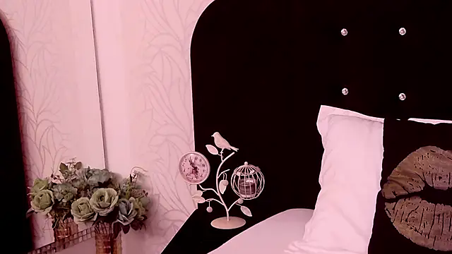 LorenaKartel online show from 11/17/25, 03:40