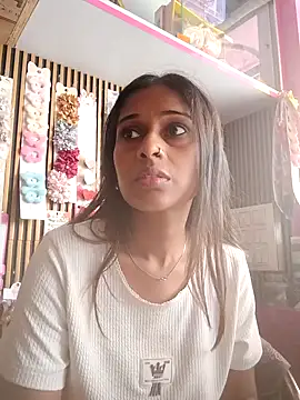 hotshreya69 online show from 09/21/25, 07:32