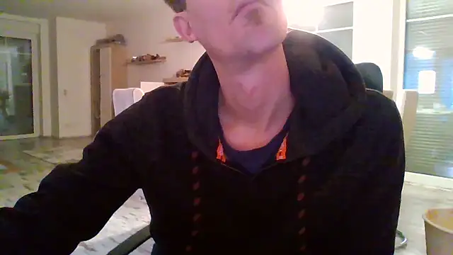 Snapshot of Trockenbau chatting on 11/21/25, 01:43 Trockenbau online show from 11/21/25, 01:43