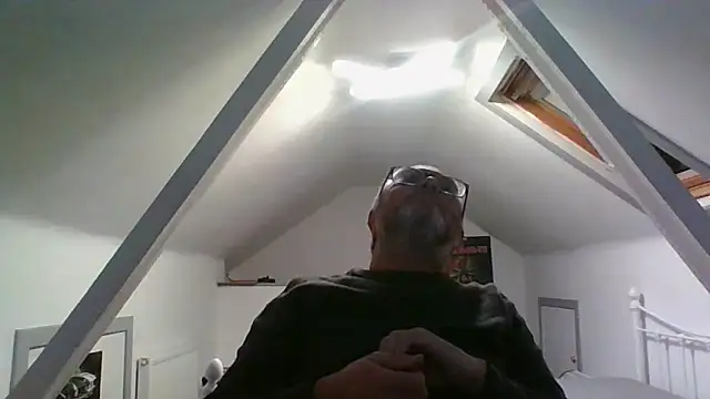 Snapshot of naughtygrandad1 chatting on 12/16/25, 07:30 naughtygrandad1 online show from 12/16/25, 07:30