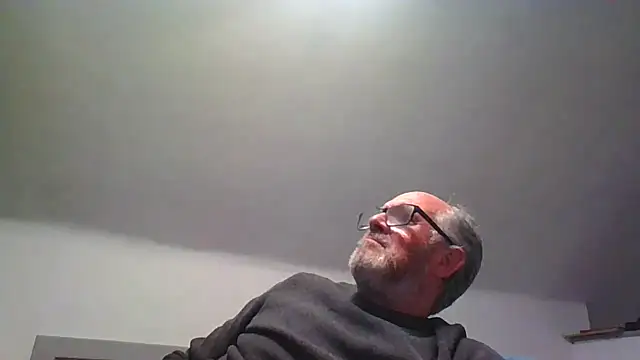 Snapshot of naughtygrandad1 chatting on 12/17/25, 07:53 naughtygrandad1 online show from 12/17/25, 07:53