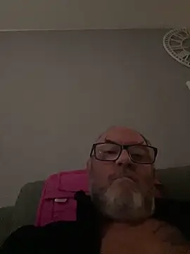 Snapshot of naughtygrandad1 chatting on 12/20/25, 08:32 naughtygrandad1 online show from 12/20/25, 08:32