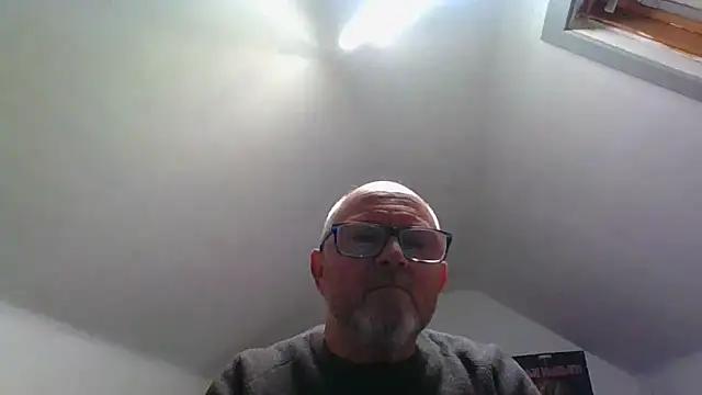 Snapshot of naughtygrandad1 chatting on 12/21/25, 03:30 naughtygrandad1 online show from 12/21/25, 03:30
