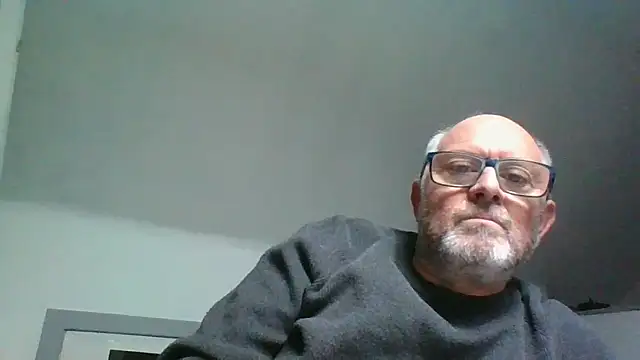 Snapshot of naughtygrandad1 chatting on 01/13/26, 12:32 naughtygrandad1 online show from 01/13/26, 12:32