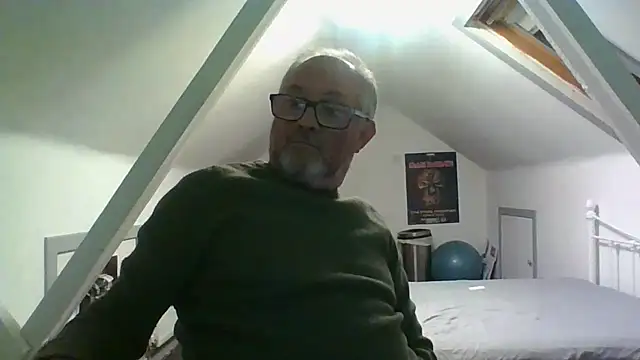 Snapshot of naughtygrandad1 chatting on 02/19/26, 09:33 naughtygrandad1 online show from 02/19/26, 09:33