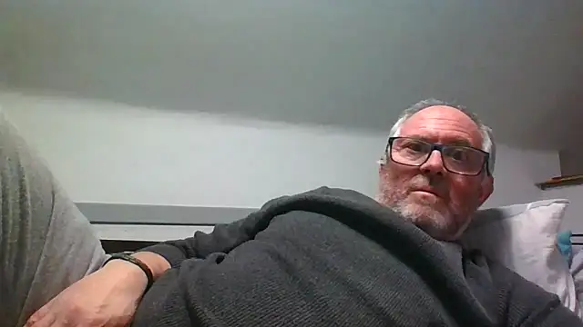 Snapshot of naughtygrandad1 chatting on 03/02/26, 06:04 naughtygrandad1 online show from 03/02/26, 06:04