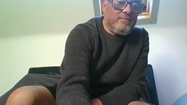 Snapshot of naughtygrandad1 chatting on 04/30/26, 06:47 naughtygrandad1 online show from 04/30/26, 06:47