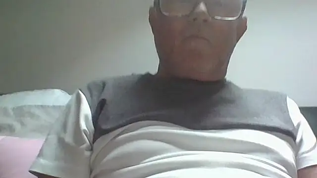 Snapshot of naughtygrandad1 chatting on 05/06/26, 05:51 naughtygrandad1 online show from 05/06/26, 05:51