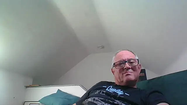 Snapshot of naughtygrandad1 chatting on 05/11/26, 06:27 naughtygrandad1 online show from 05/11/26, 06:27