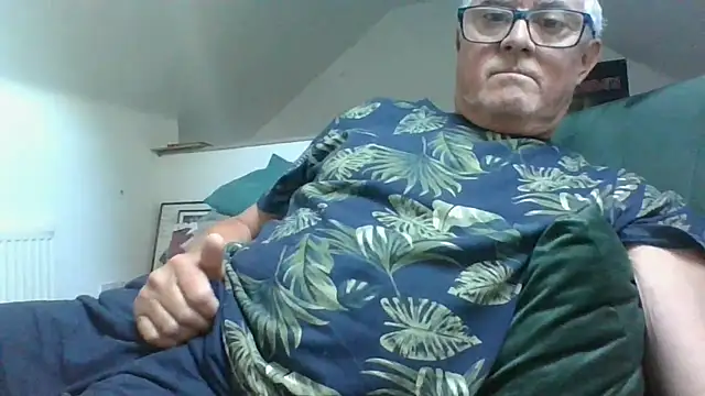 Snapshot of naughtygrandad1 chatting on 05/13/26, 08:01 naughtygrandad1 online show from 05/13/26, 08:01