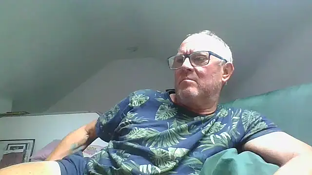 Snapshot of naughtygrandad1 chatting on 06/27/26, 09:14 naughtygrandad1 online show from 06/27/26, 09:14