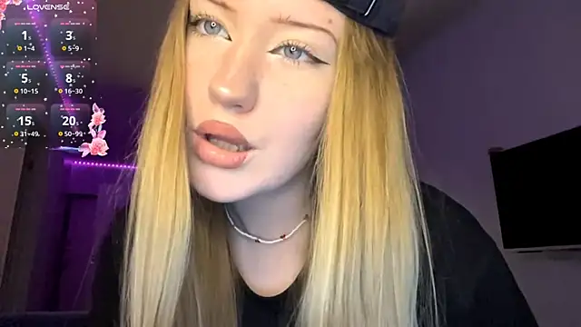 PandaFluff online show from 04/17/26, 05:49