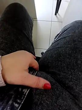 Snapshot of elisaelisa12 chatting on 11/08/25, 09:53 elisaelisa12 online show from 11/08/25, 09:53