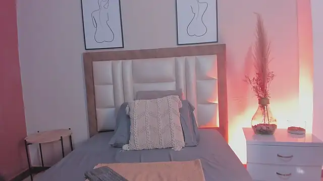 SamantaVee online show from 09/10/25, 11:54