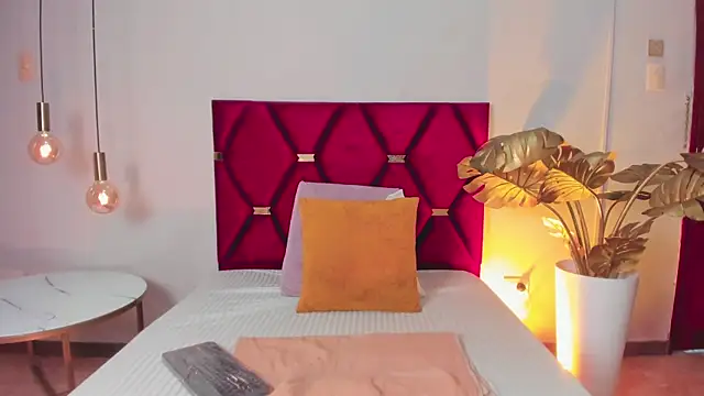 SamantaVee online show from 09/16/25, 11:44