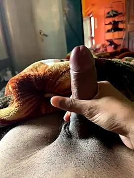 Snapshot of himanshhh03 chatting on 10/16/25, 08:04 himanshhh03 online show from 10/16/25, 08:04