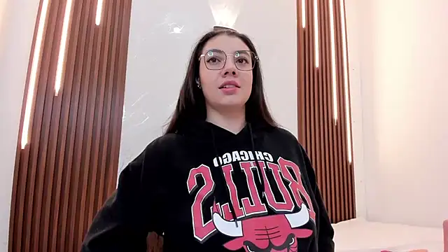 CarolinaMejia online show from 10/16/25, 10:16