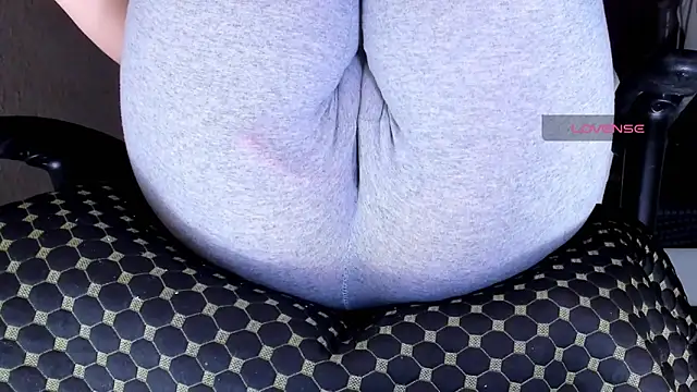 Cameltoe squirt inPants online show from 02/13/26, 12:12