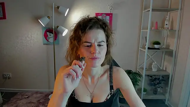 Wanda Gomez online show from 02/15/26, 01:31