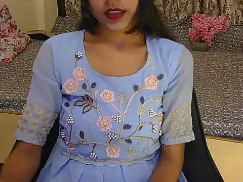 Snapshot of hoty-priya chatting on 11/11/25, 04:45 hoty-priya online show from 11/11/25, 04:45